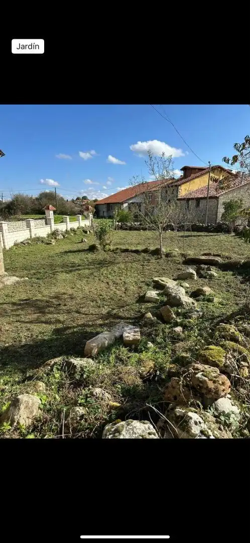 Casa adosada en venda a Poblado Cilleruelo de Bezana, Valle de Valdebezana Casa adosada en venda en Valle de Valdebezana amb Jardí privat