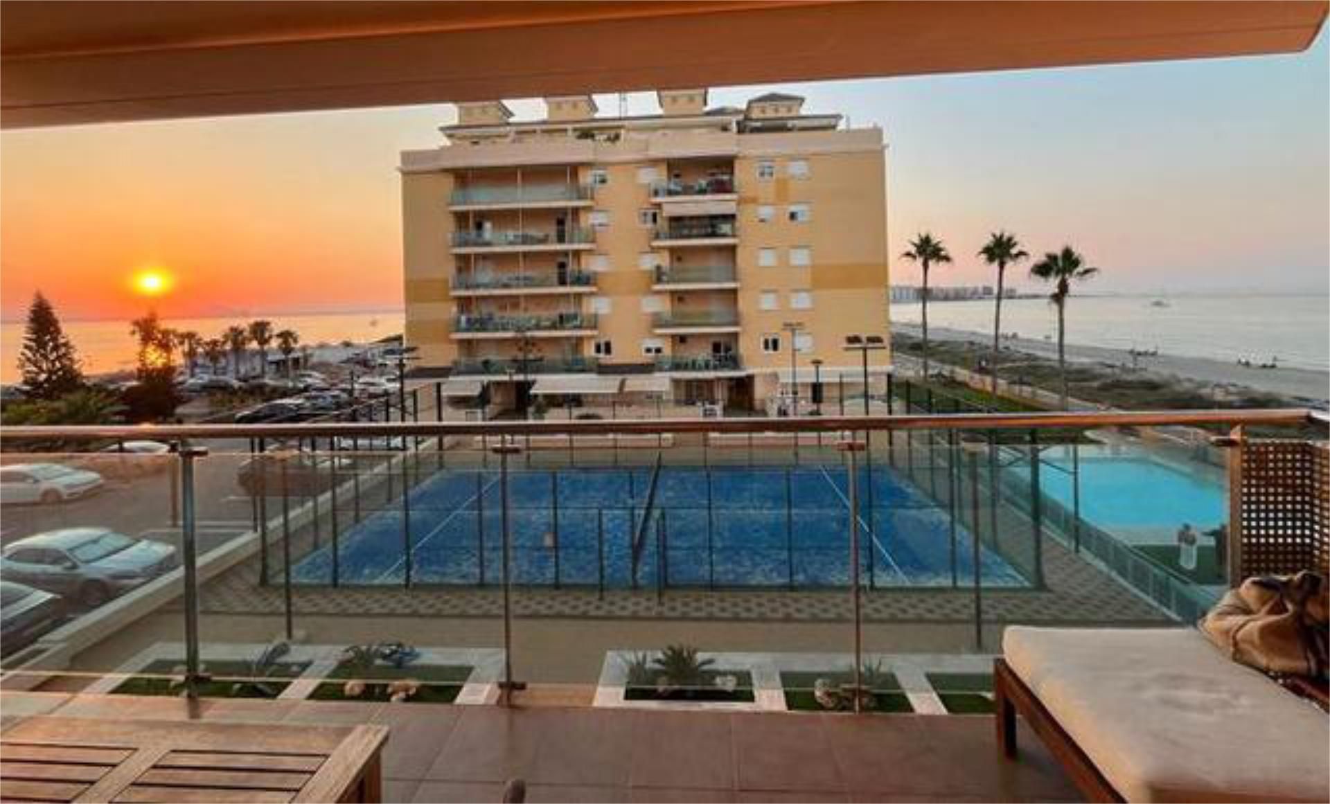 Piscina de Apartament en venda en La Manga del Mar Menor amb Terrassa i Piscina