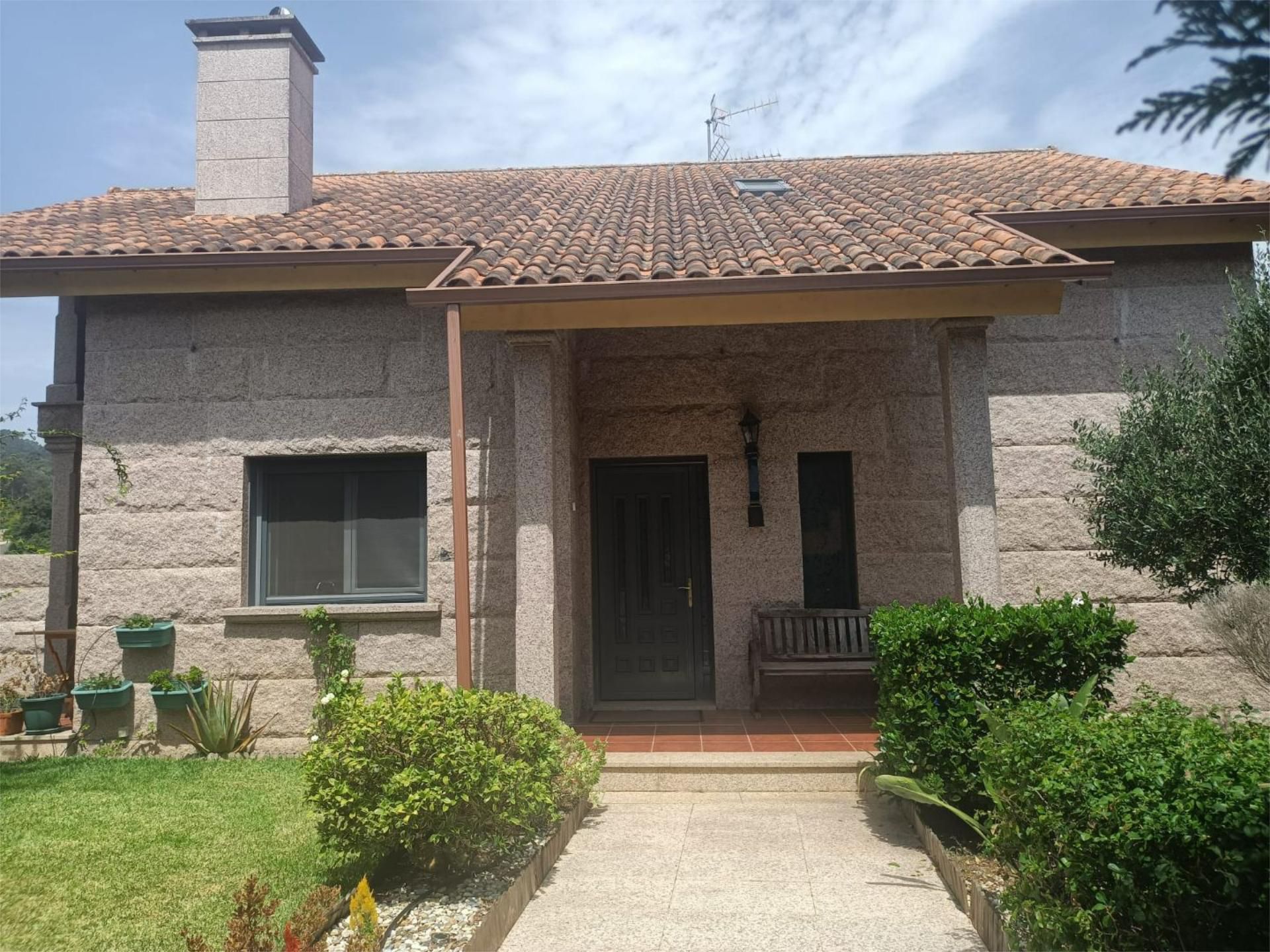 Exterior view of House or chalet for sale in Mos  with Terrace and Balcony