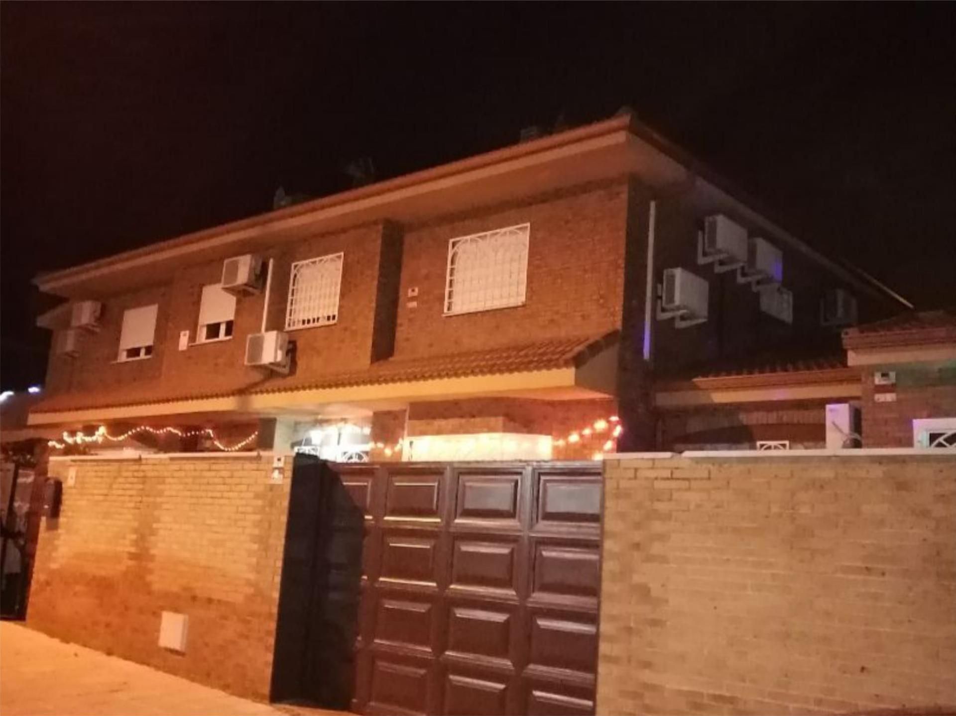 Vista exterior de Piso en venta en Torres de la Alameda con Aire acondicionado y Piscina