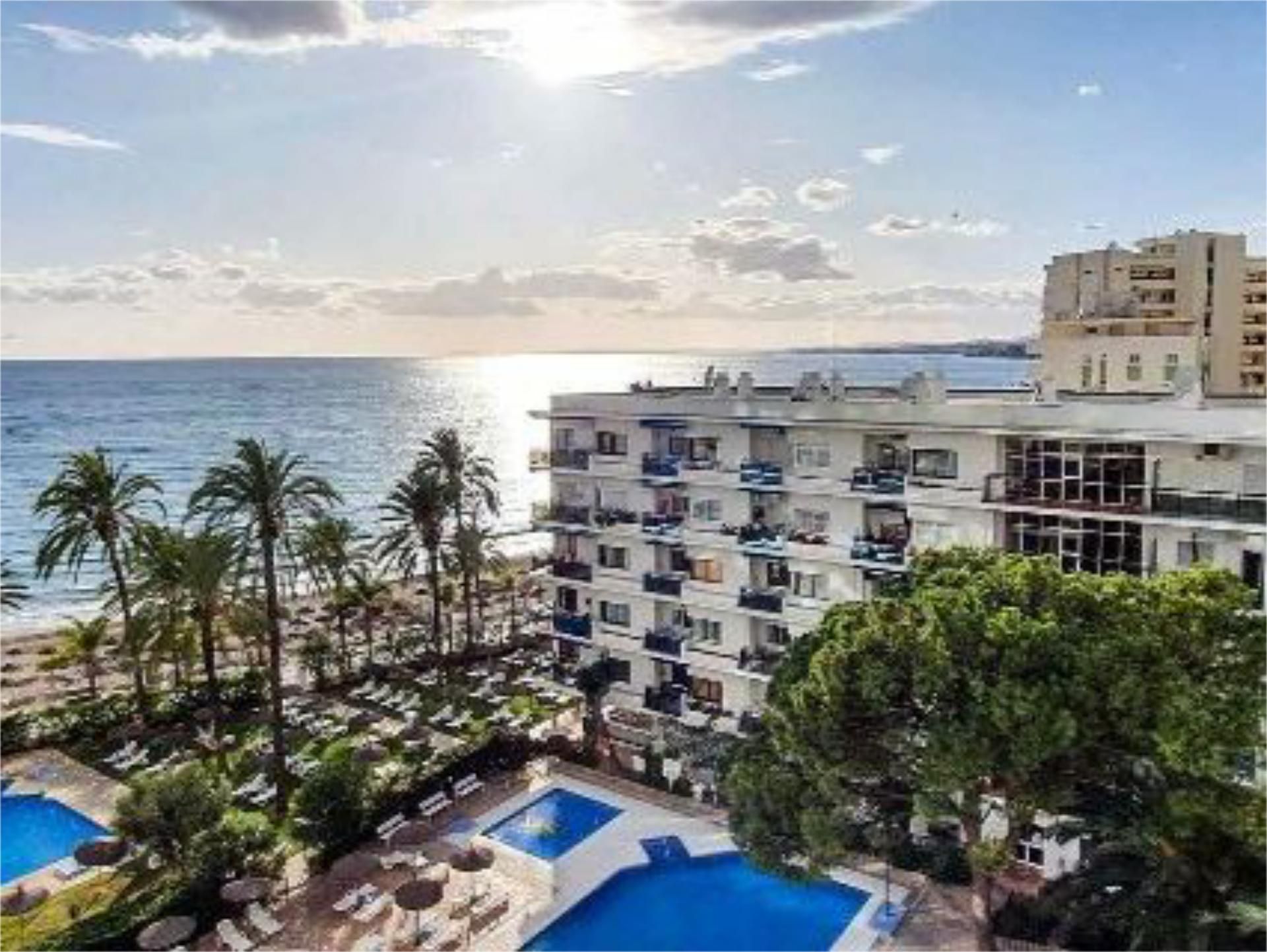Exterior view of Flat for sale in Marbella  with Air Conditioner, Private garden and Terrace