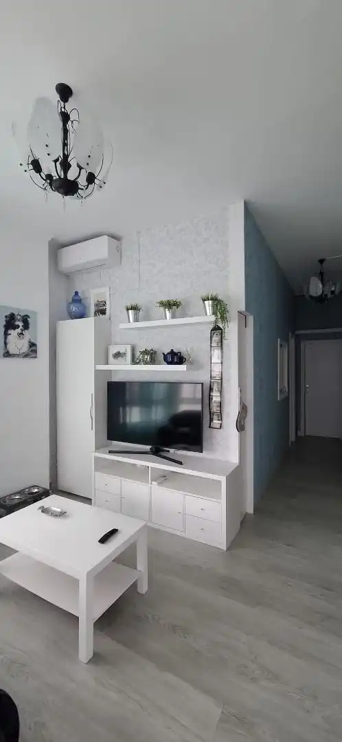 Planta baja en venta en Calle Serenata, 11, Los Jardines de Marbella - La Ermita Sala de estar de Planta baja en venta en Marbella con Aire acondicionado