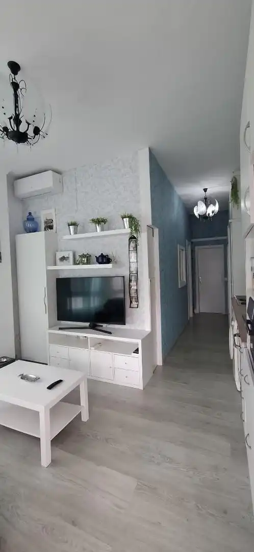 Planta baja en venta en Calle Serenata, 11, Los Jardines de Marbella - La Ermita Sala de estar de Planta baja en venta en Marbella con Aire acondicionado