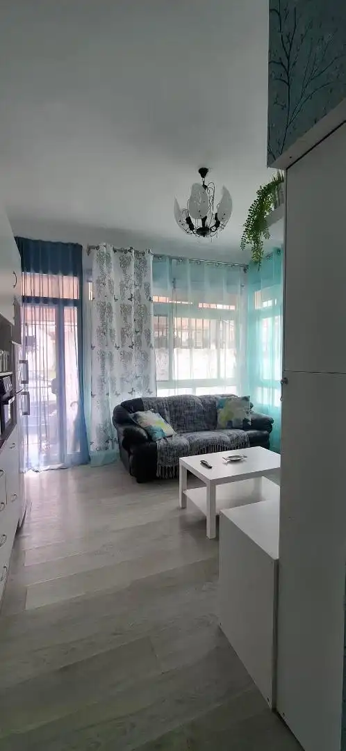 Planta baja en venta en Calle Serenata, 11, Los Jardines de Marbella - La Ermita Sala de estar de Planta baja en venta en Marbella con Aire acondicionado