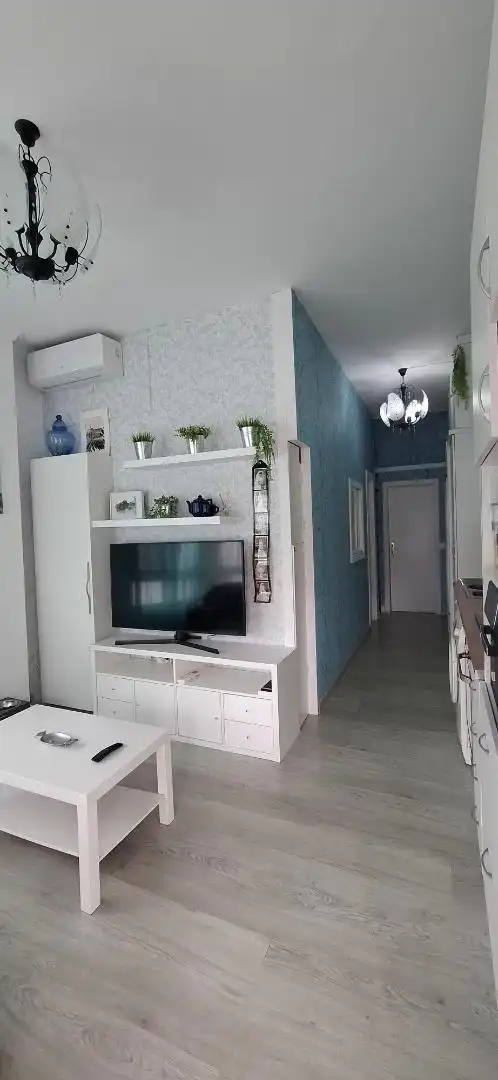 Planta baja en venta en Calle Serenata, 11, Los Jardines de Marbella - La Ermita Sala de estar de Planta baja en venta en Marbella con Aire acondicionado