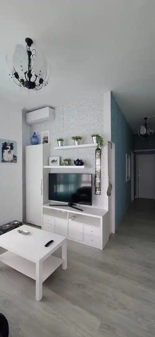 Planta baja en venta en Calle Serenata, 11, Los Jardines de Marbella - La Ermita Sala de estar de Planta baja en venta en Marbella con Aire acondicionado