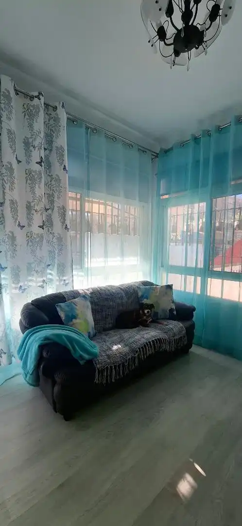 Planta baja en venta en Calle Serenata, 11, Los Jardines de Marbella - La Ermita Sala de estar de Planta baja en venta en Marbella con Aire acondicionado