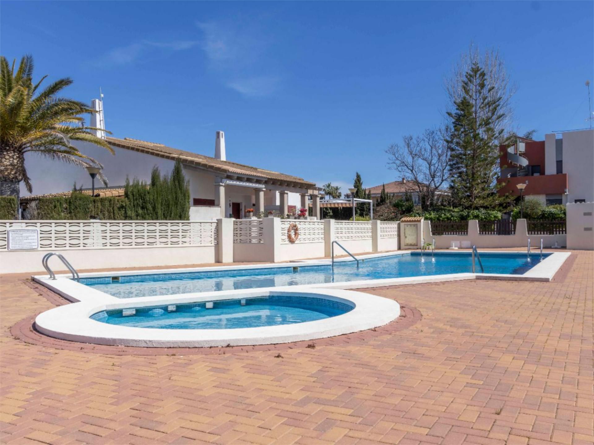 Piscina de Casa adosada de lloguer en Sagunto / Sagunt amb Aire condicionat, Jardí privat i Terrassa