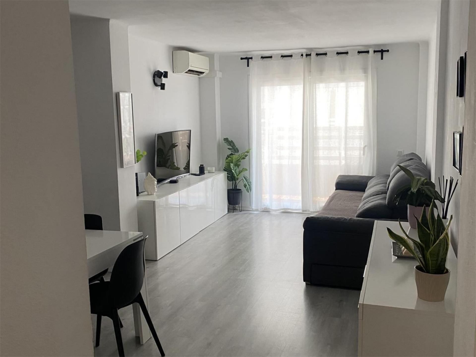 Living room of Flat for sale in  Palma de Mallorca  with Air Conditioner, Furnished and Community parking