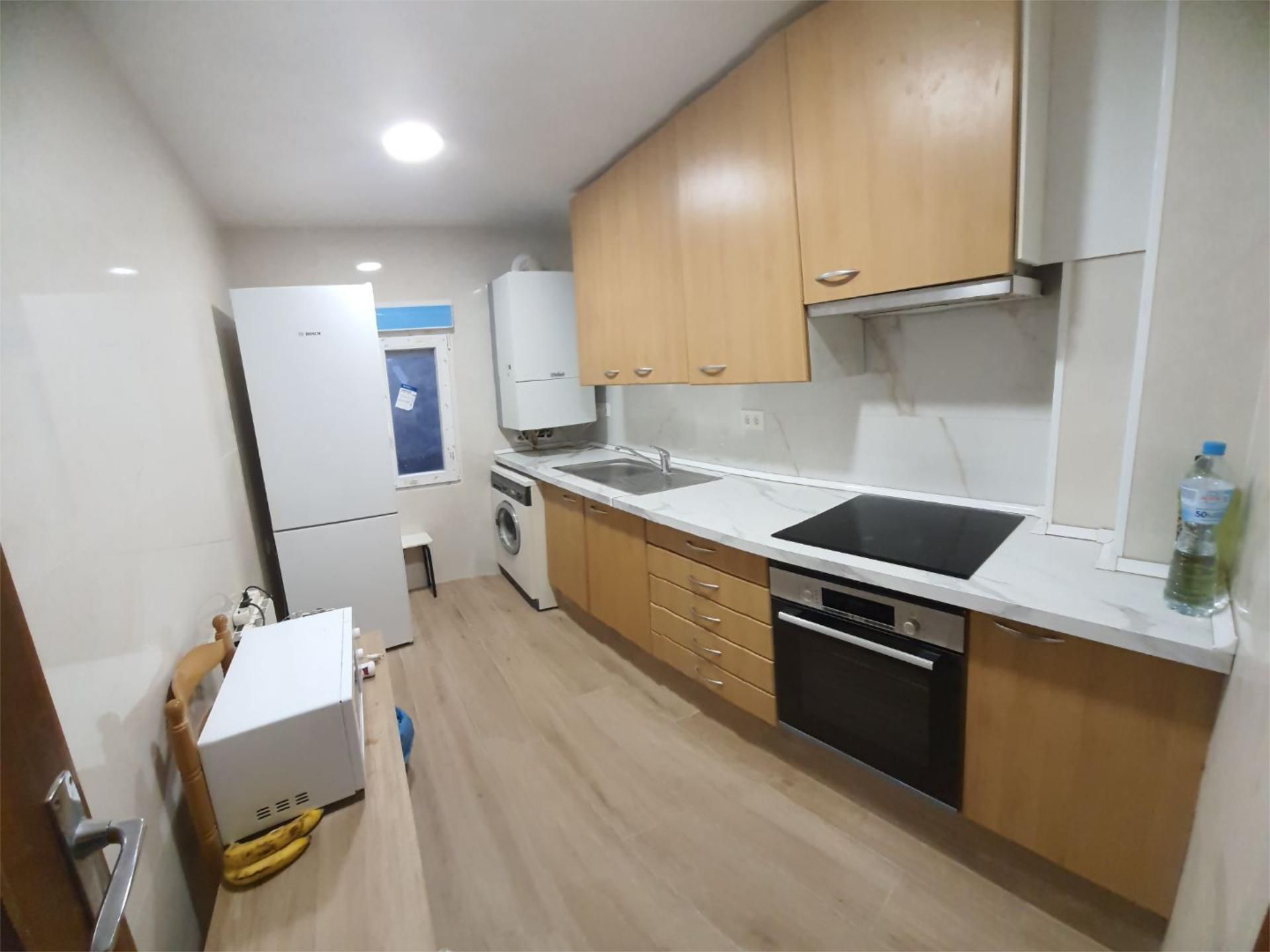 Cocina de Piso para compartir en  Teruel Capital con Calefacción, Trastero y Amueblado
