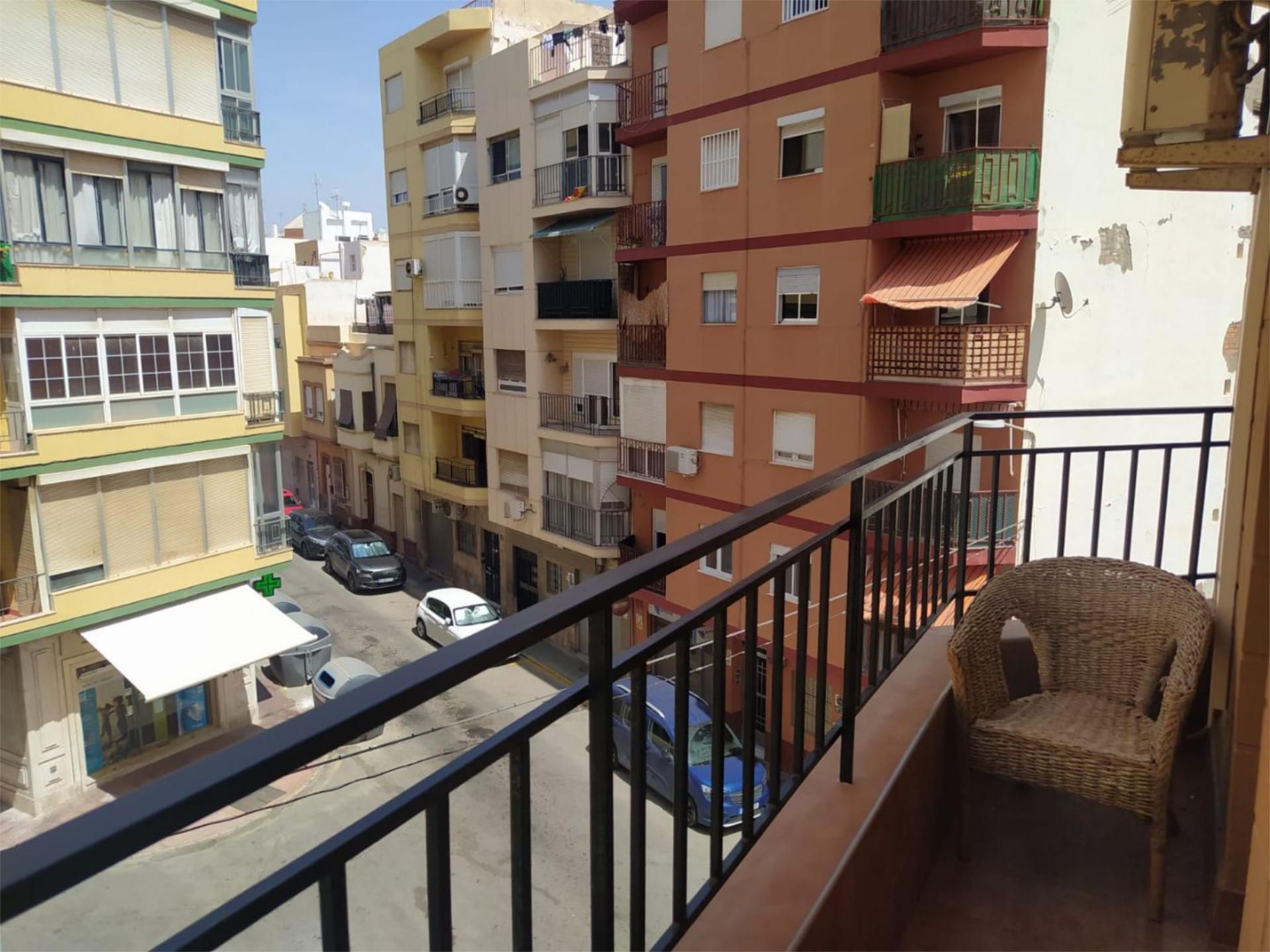 Vista exterior de Pis en venda en  Almería Capital amb Parquet i Balcó