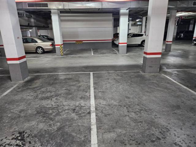 Garaje en Alquiler en Calle de la Bellea del Foc, 6 en Garbinet - Parque de las Avenidas