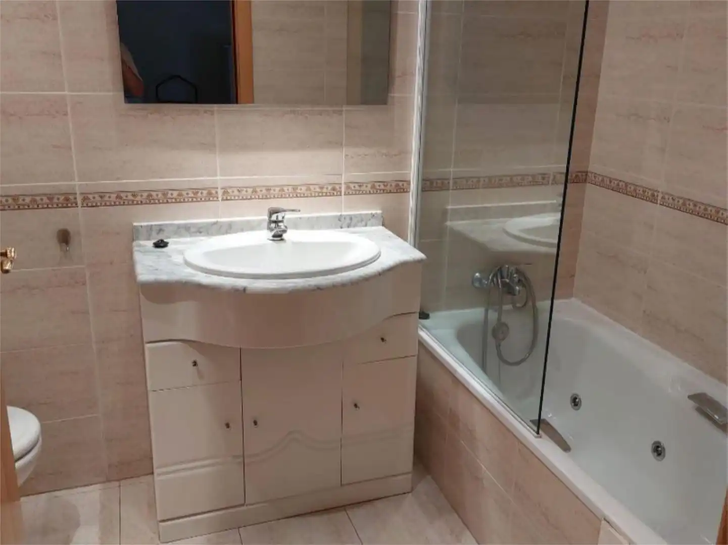 Baño de Piso de alquiler en Ávila con Calefacción, Parquet y Amueblado