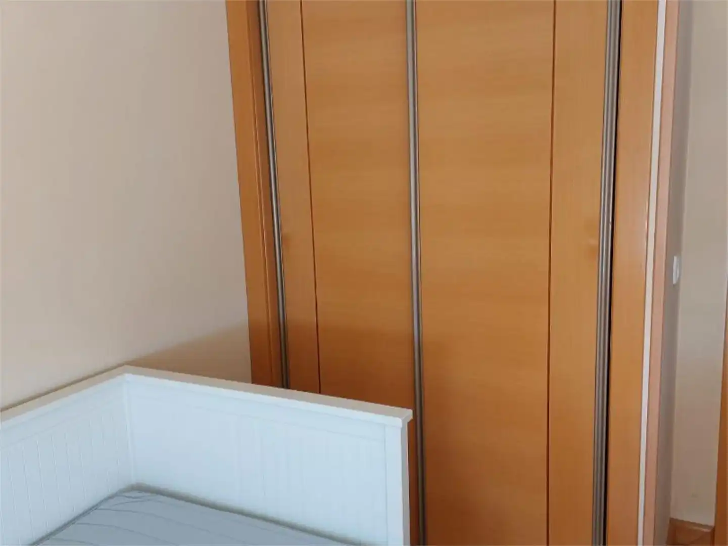 Habitación de Piso de alquiler en Ávila con Calefacción, Parquet y Amueblado
