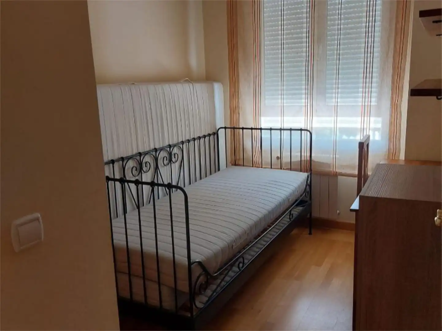 Habitación de Piso de alquiler en Ávila con Calefacción, Parquet y Amueblado