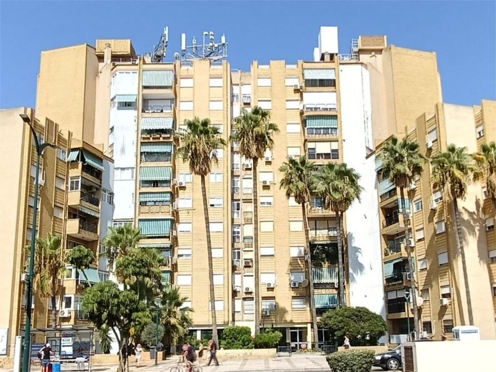 Exterior view of Flat for sale in Málaga Capital  with Air Conditioner, Community parking and Balcony
