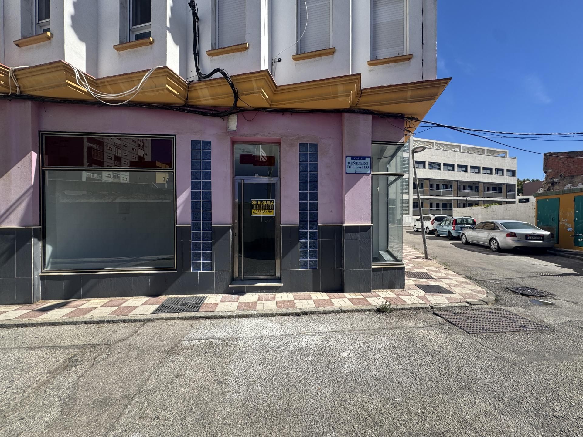 Vista exterior de Local de alquiler en La Línea de la Concepción
