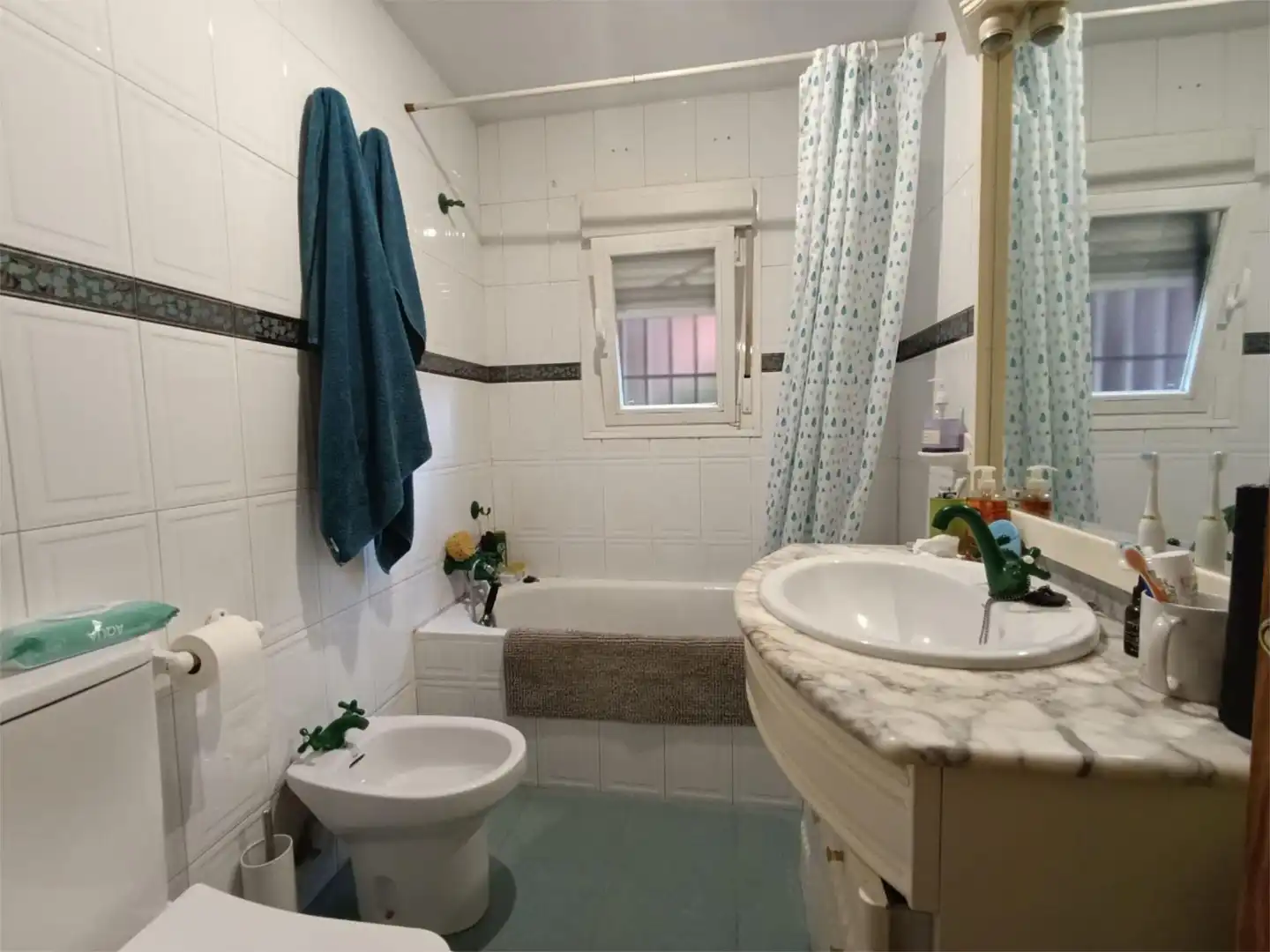 Flat for sale in Calle del Galeón, 7, Alameda de Osuna Bathroom of Flat for sale in Madrid with Air Conditioner, Heating and Parquet flooring