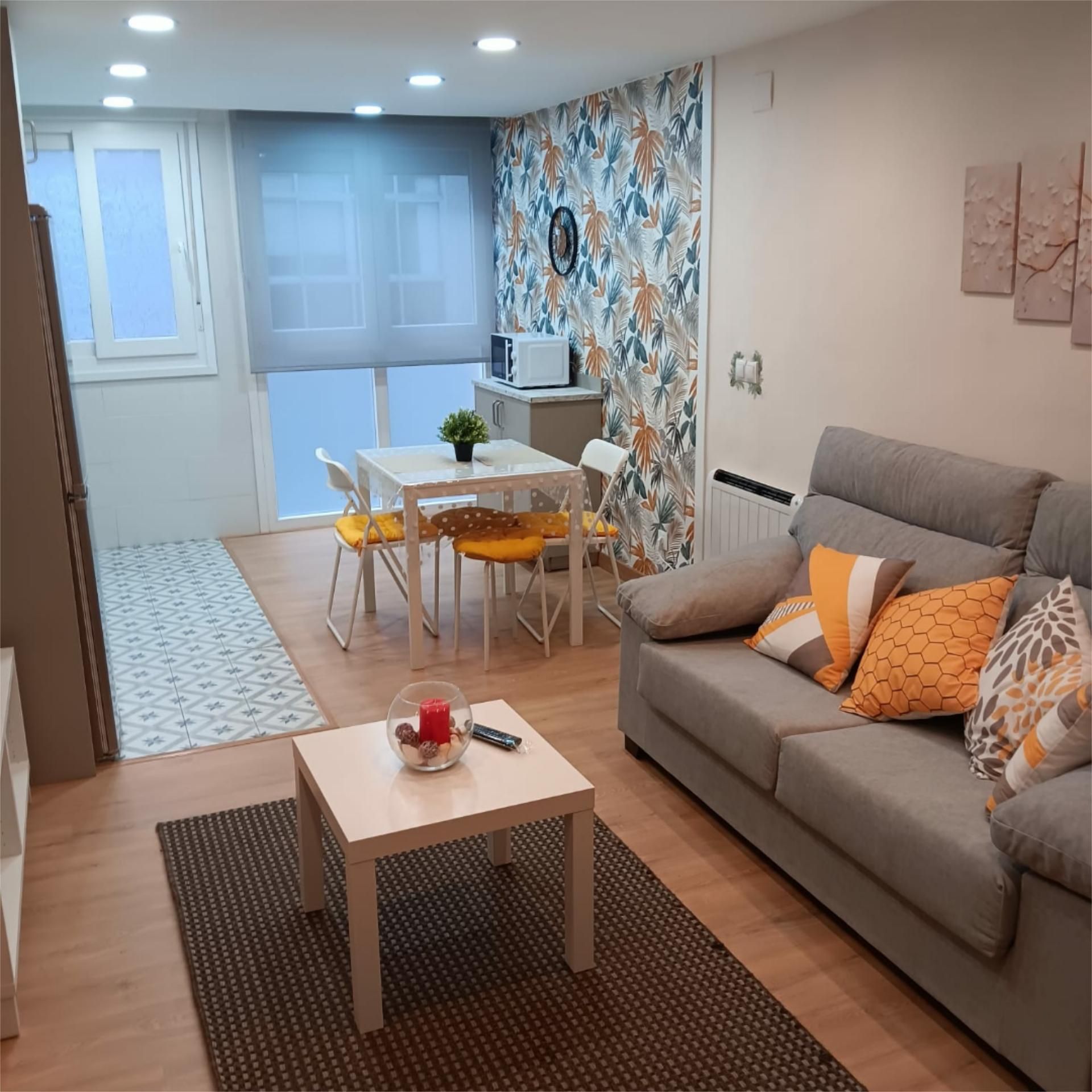 Sala d'estar de Apartament de lloguer en Villarcayo de Merindad de Castilla la Vieja amb Moblat