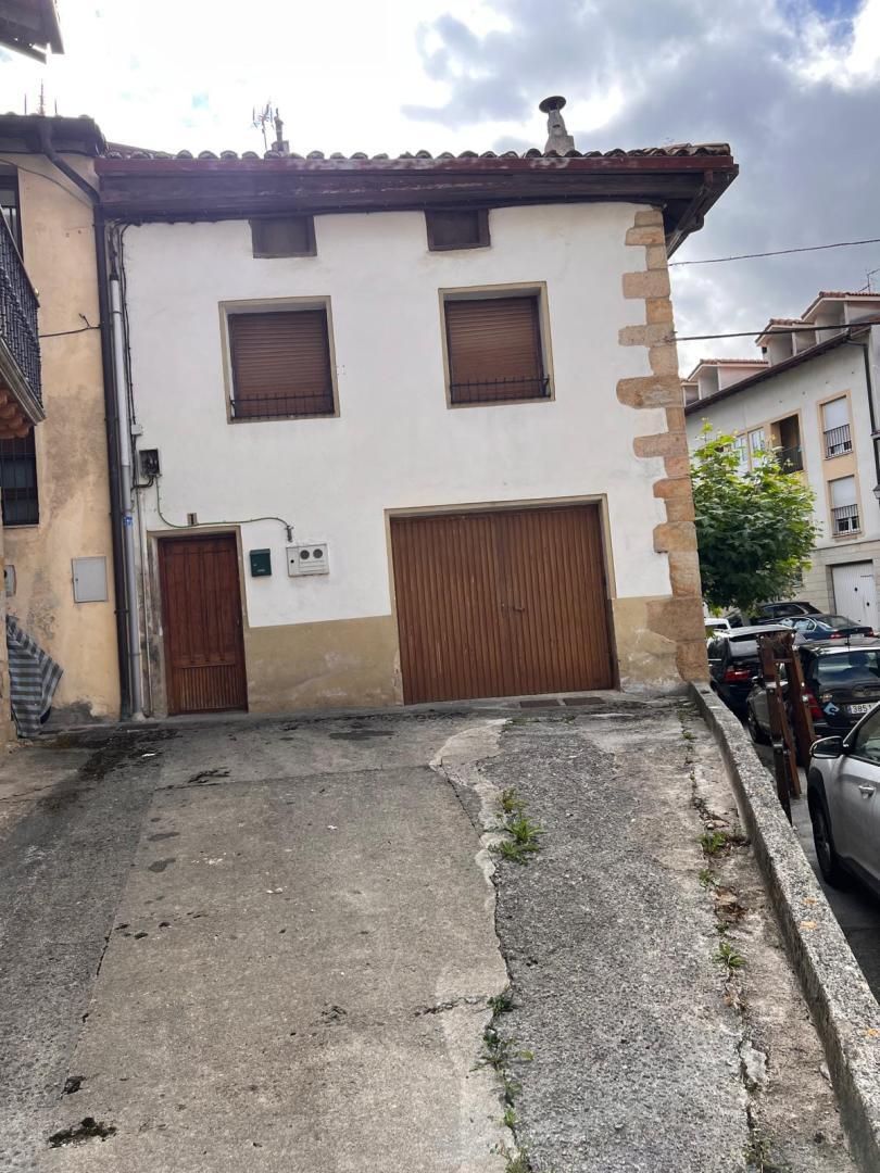 Vista exterior de Casa adosada en venda en Olazti / Olazagutía