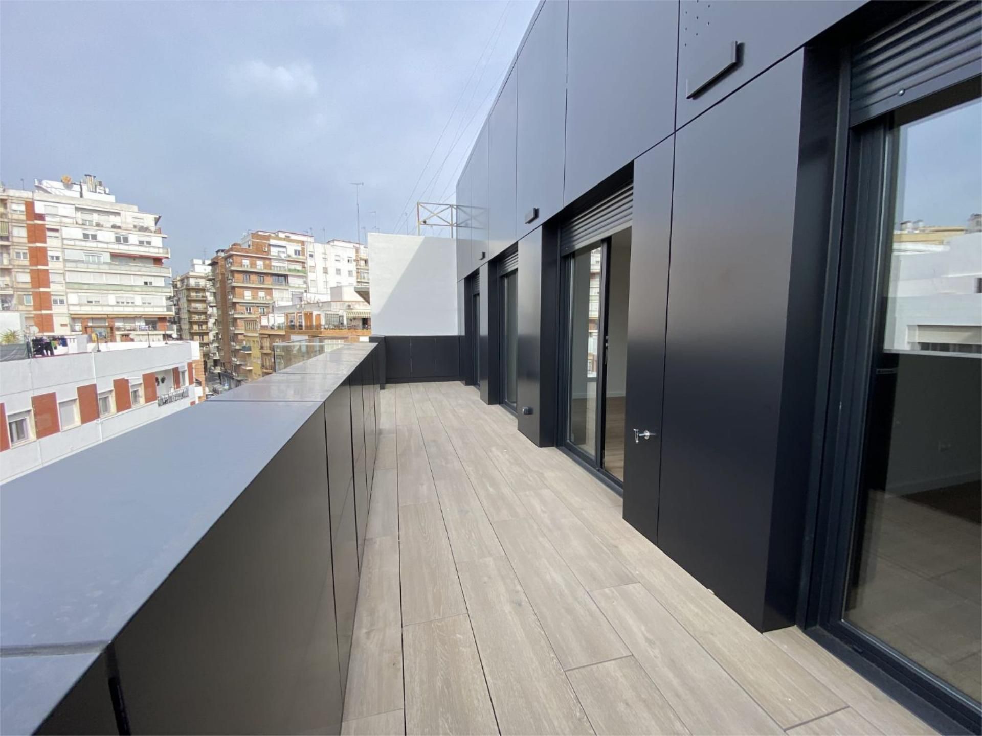 Vista exterior de Pis en venda en  Sevilla Capital amb Aire condicionat, Parquet i Terrassa