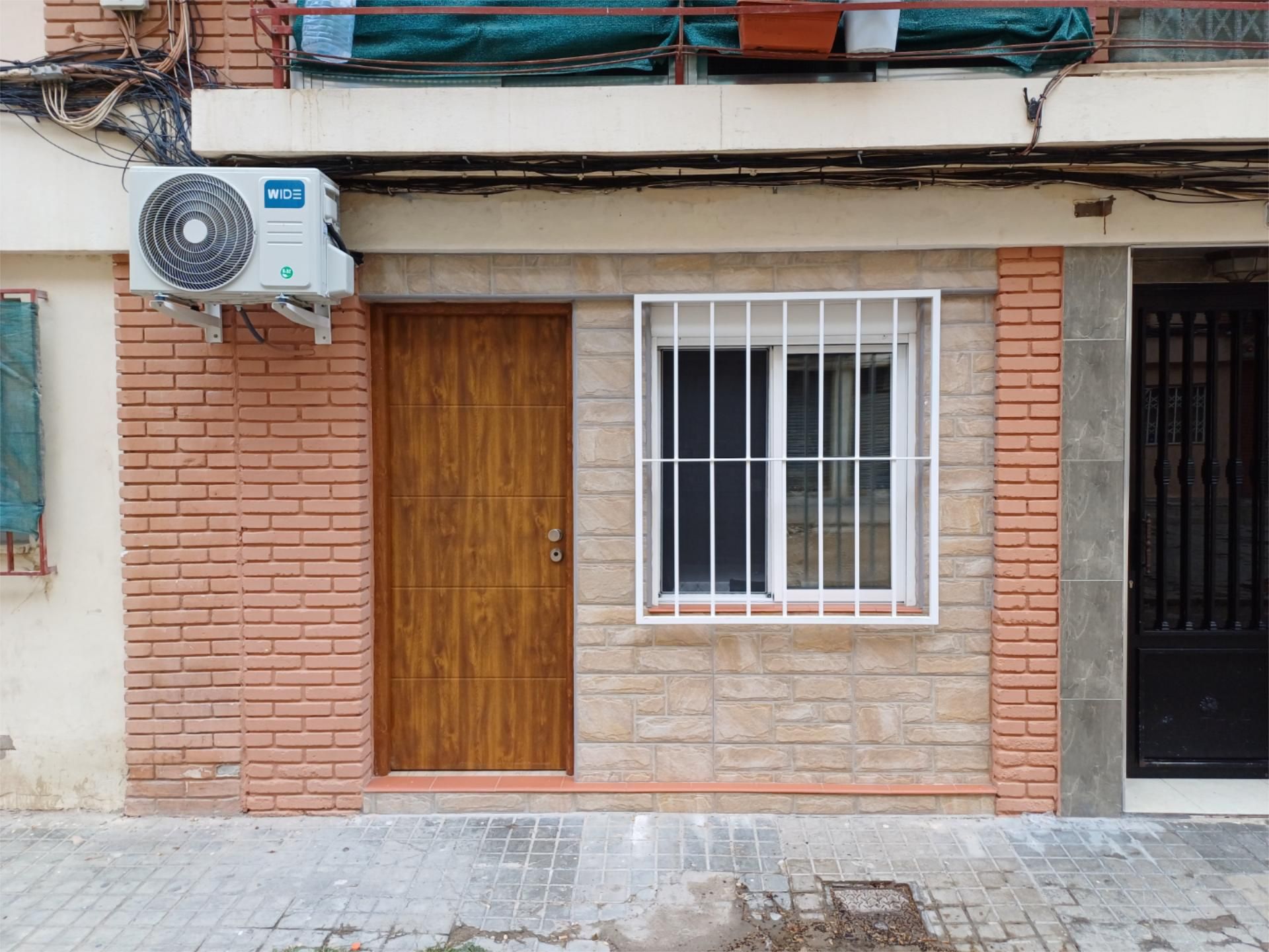 Premises for sale in Pasaje de Cox, 12, Carolinas Altas Exterior view of Premises for sale in Alicante / Alacant with Air Conditioner and Heating