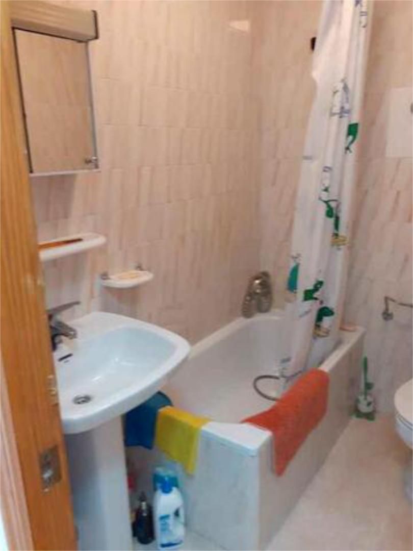 Baño de Apartamento de alquiler en Torrevieja