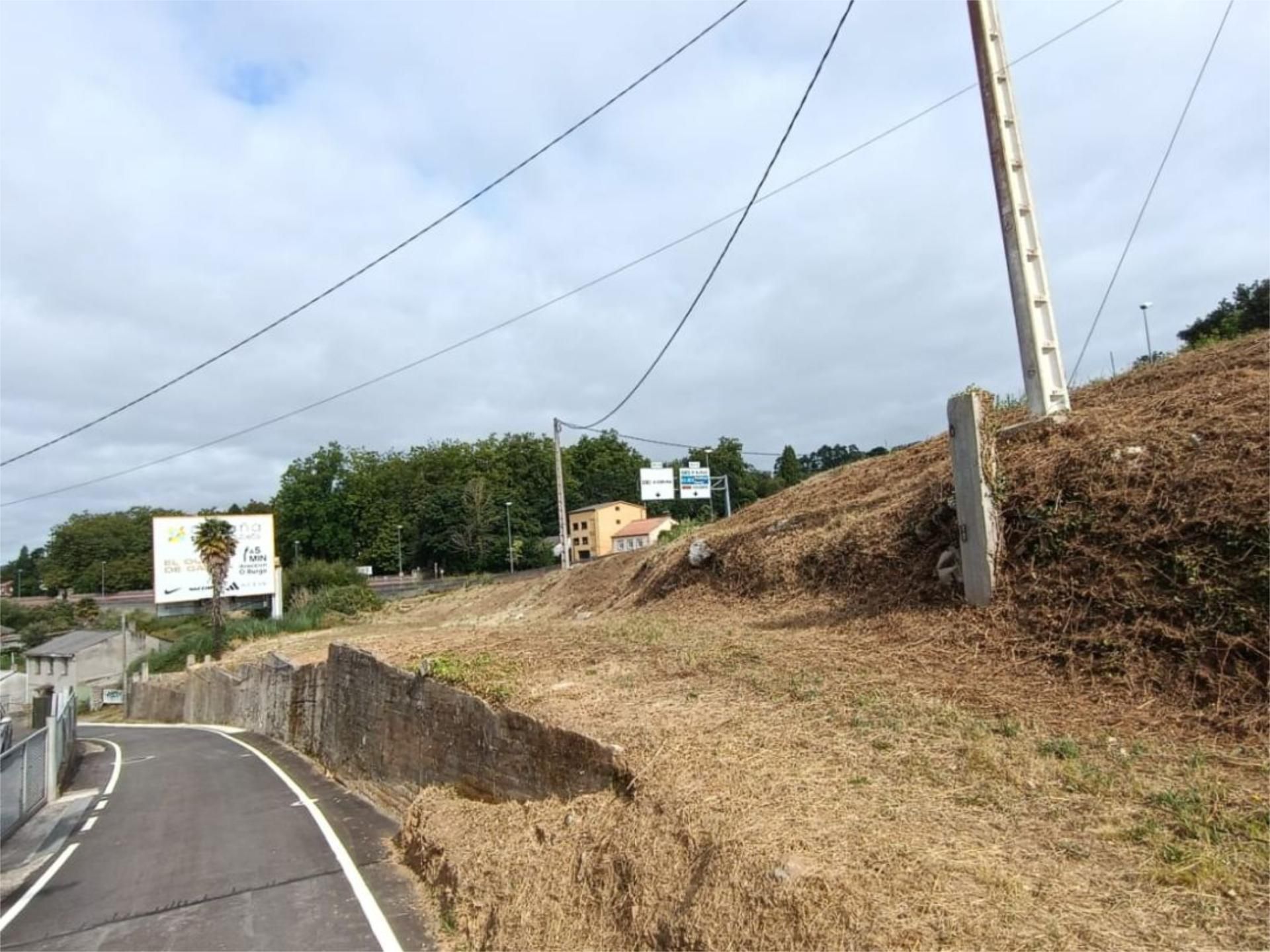 Finca rústica en venta en Oleiros