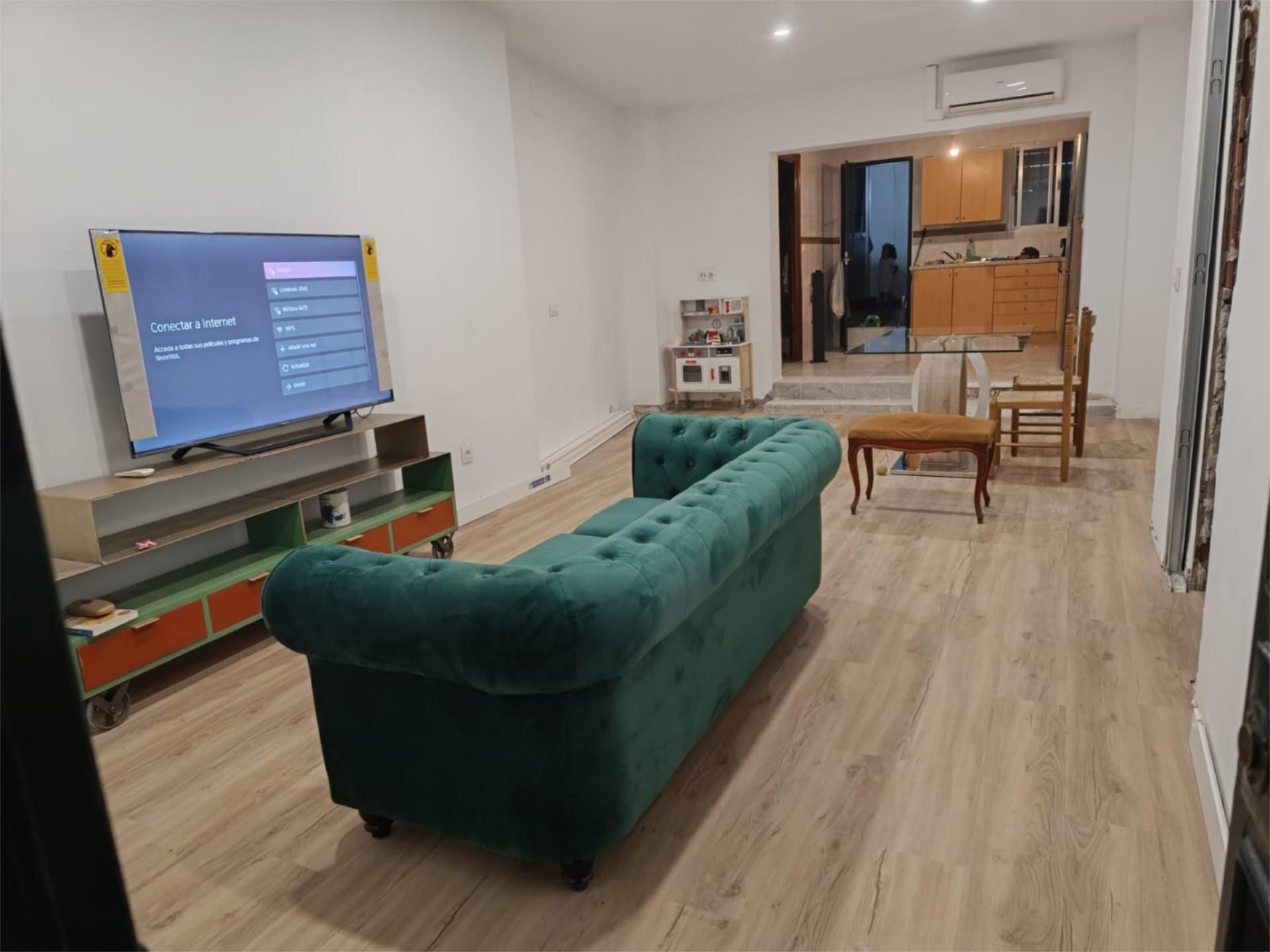 Living room of Flat to share in Espartinas  with Air Conditioner, Heating and Parquet flooring