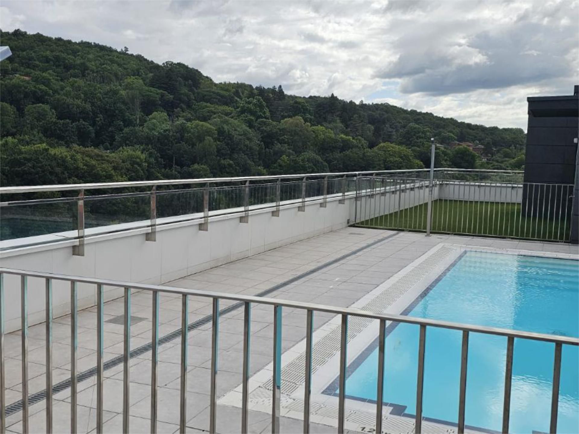 Piscina de Pis en venda en Donostia - San Sebastián  amb Terrassa i Piscina