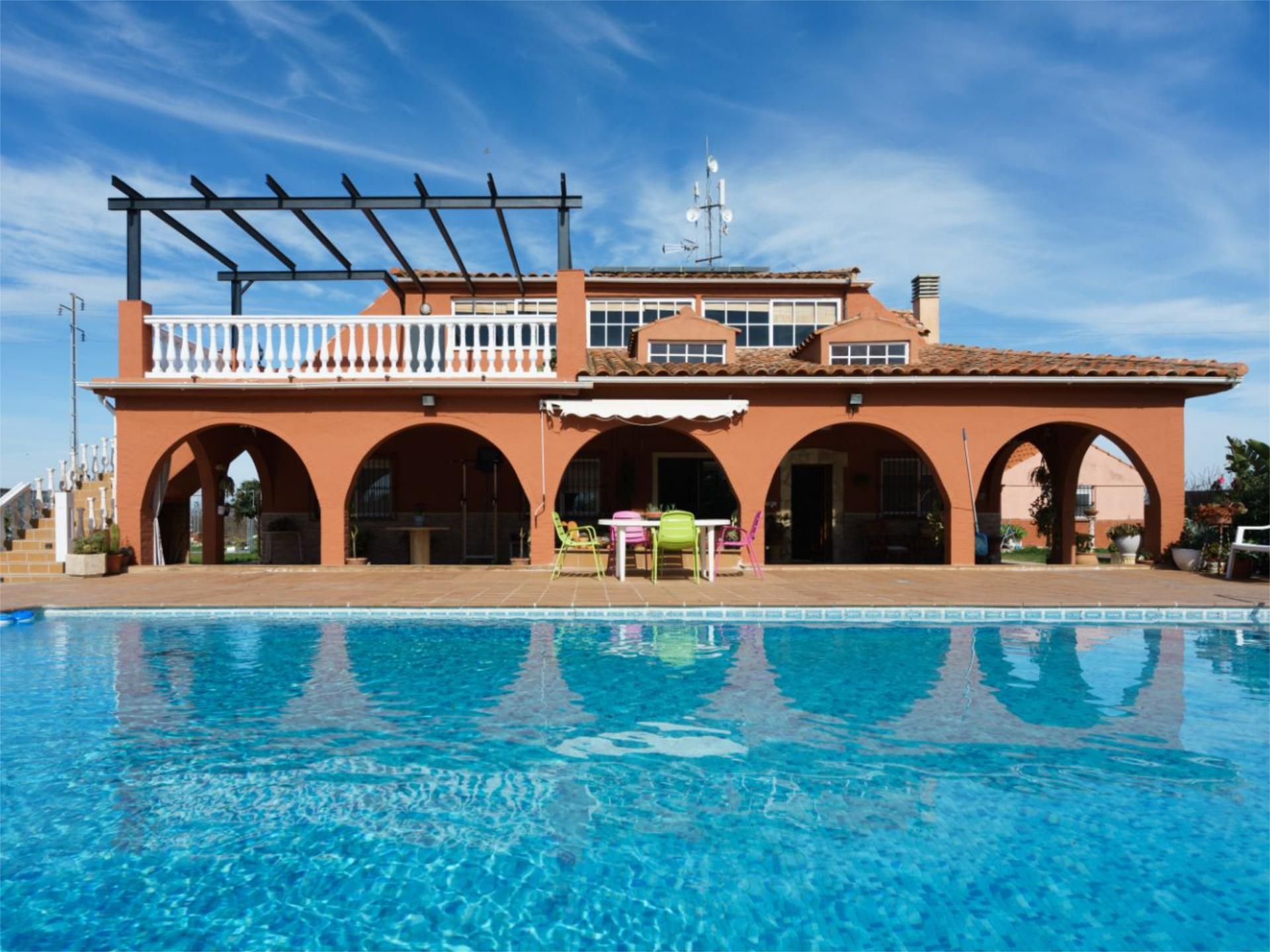 Piscina de Casa o xalet en venda en Carmona amb Aire condicionat, Terrassa i Piscina