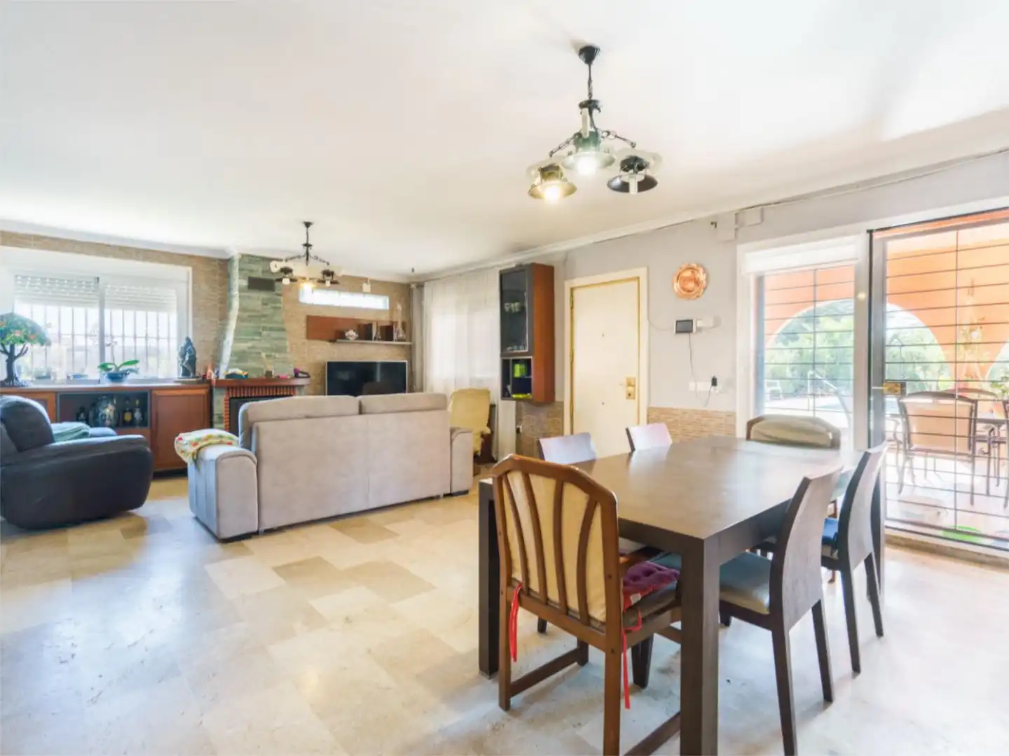 Comedor de Piso en venta en Carmona con Aire acondicionado, Calefacción y Jardín privado