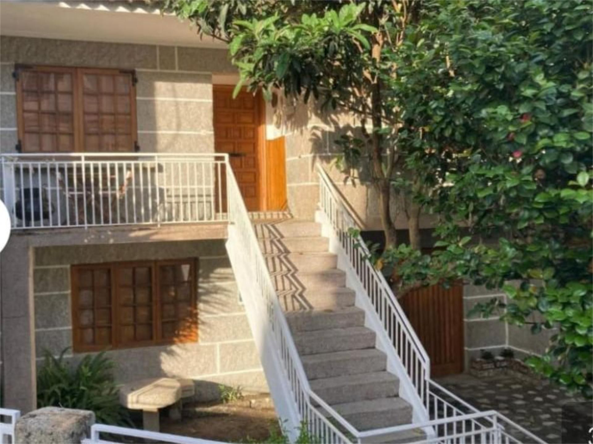 Vista exterior de Casa o xalet de lloguer en Soutomaior amb Calefacció, Jardí privat i Parquet
