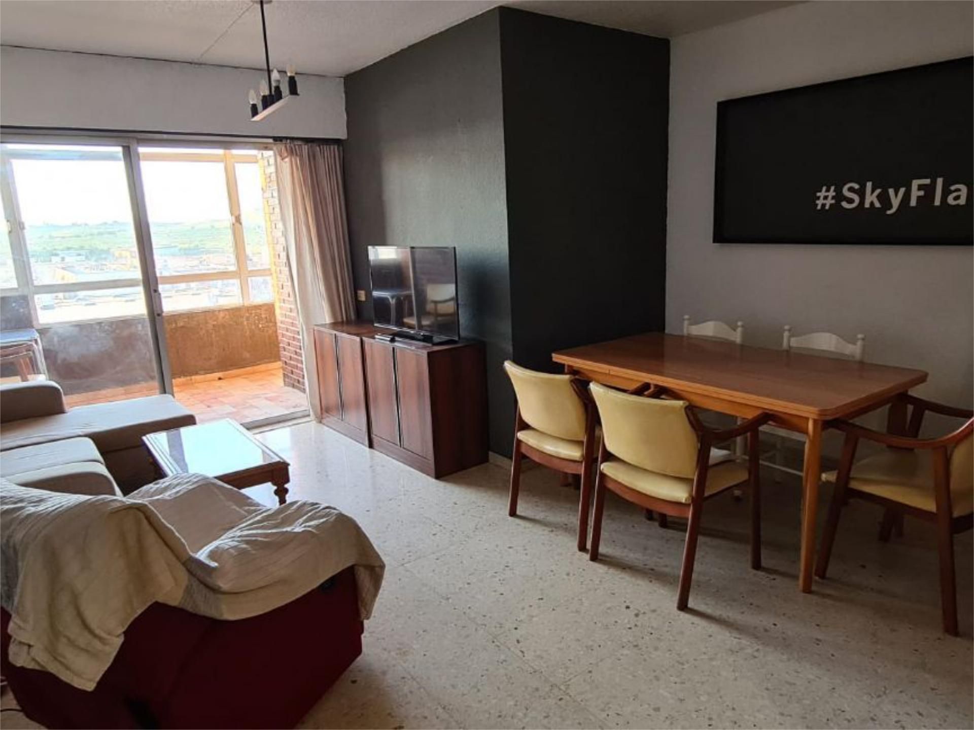Sala d'estar de Pis de lloguer en Cartagena amb Moblat i Balcó
