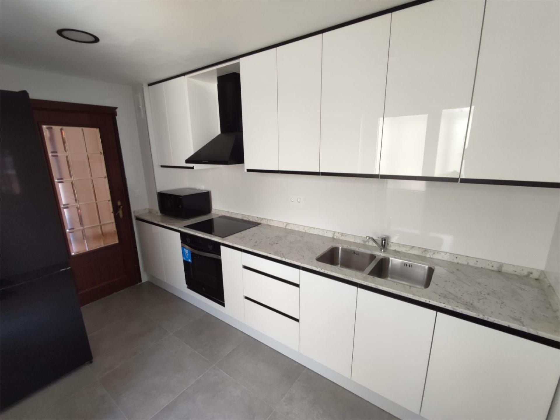 Cocina de Piso de alquiler en  Teruel Capital con Calefacción, Amueblado y Parking comunitario