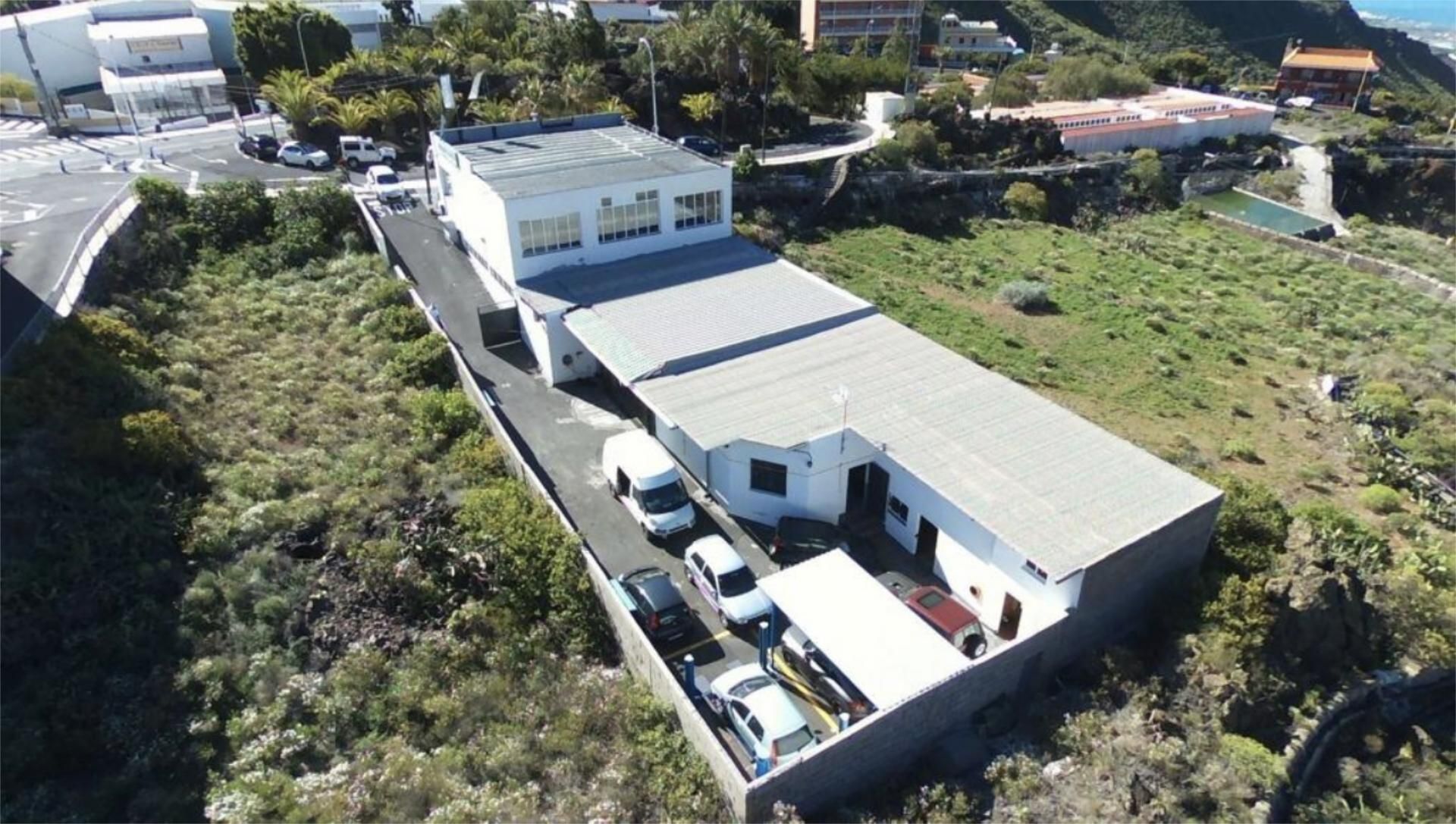 Vista exterior de Nau industrial en venda en Santiago del Teide