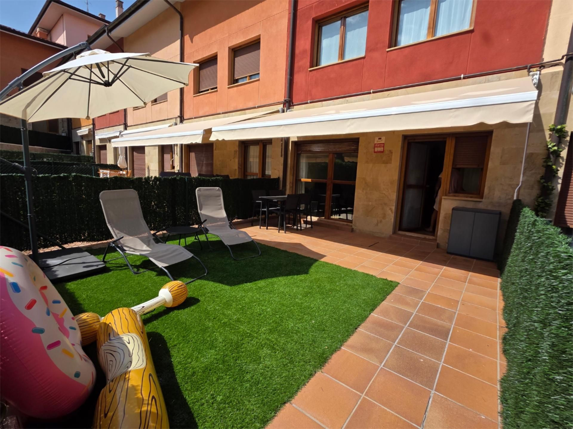 Terrassa de Casa adosada en venda en Briones amb Jardí privat, Parquet i Terrassa