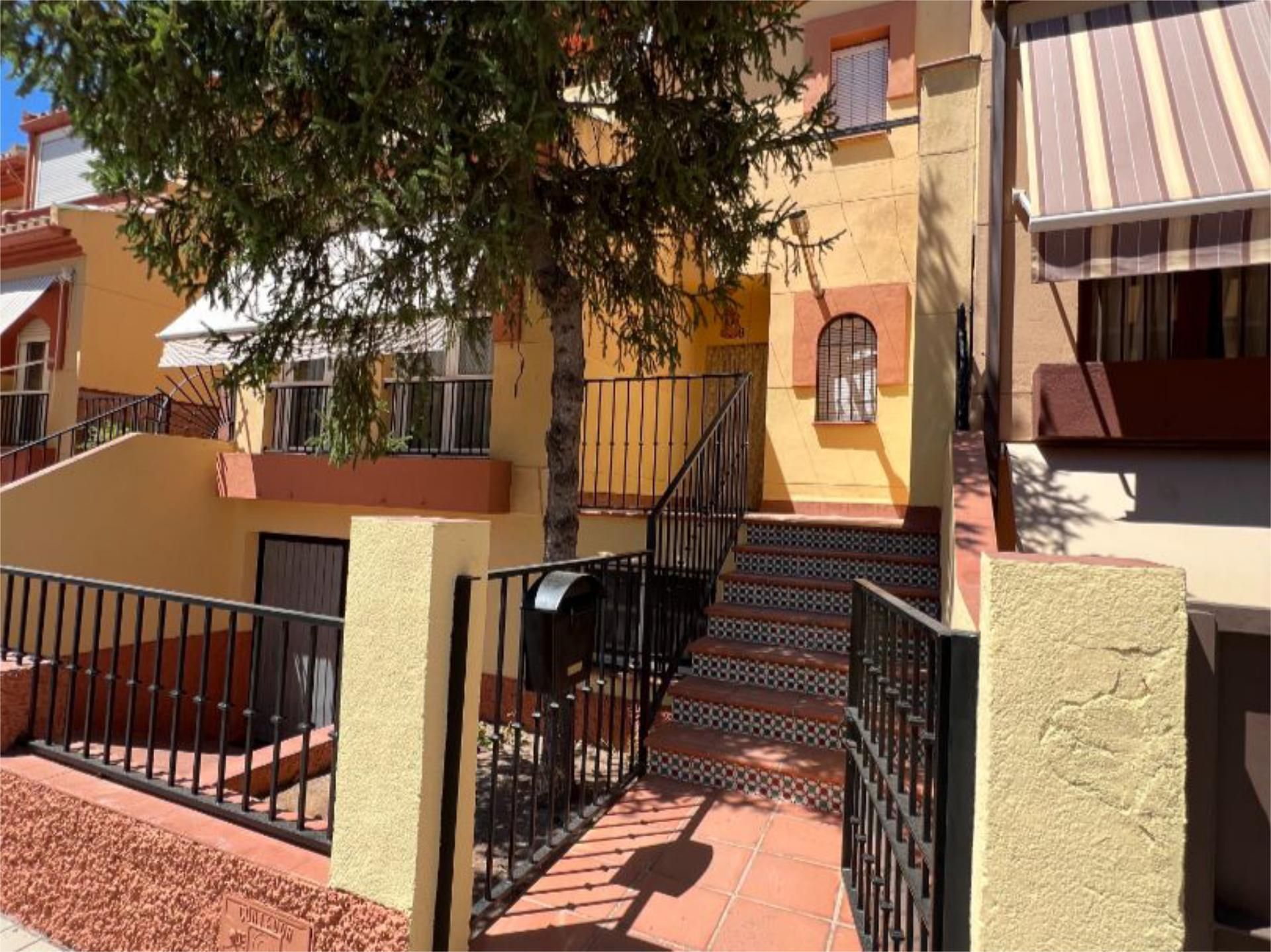 Casa adosada de lloguer a Calle Vicentie Aleixandre, 9, Iznalloz