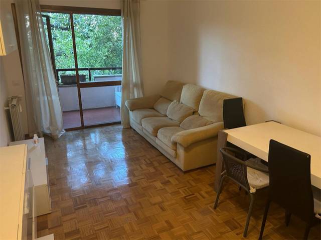 Piso en Alquiler en Calle de Gandía, 3B en Adelfas