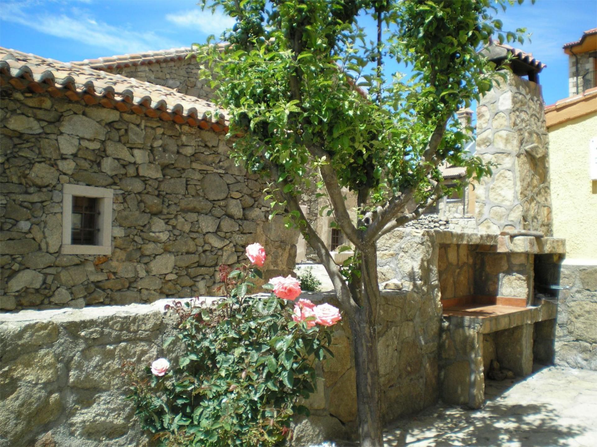 Jardín de Casa o chalet de alquiler en Navarredonda de Gredos con Calefacción, Terraza y Amueblado