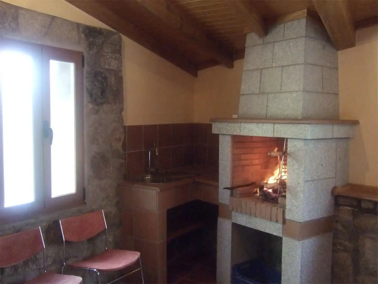 Cuina de Casa o xalet de lloguer en Navarredonda de Gredos amb Calefacció, Terrassa i Moblat