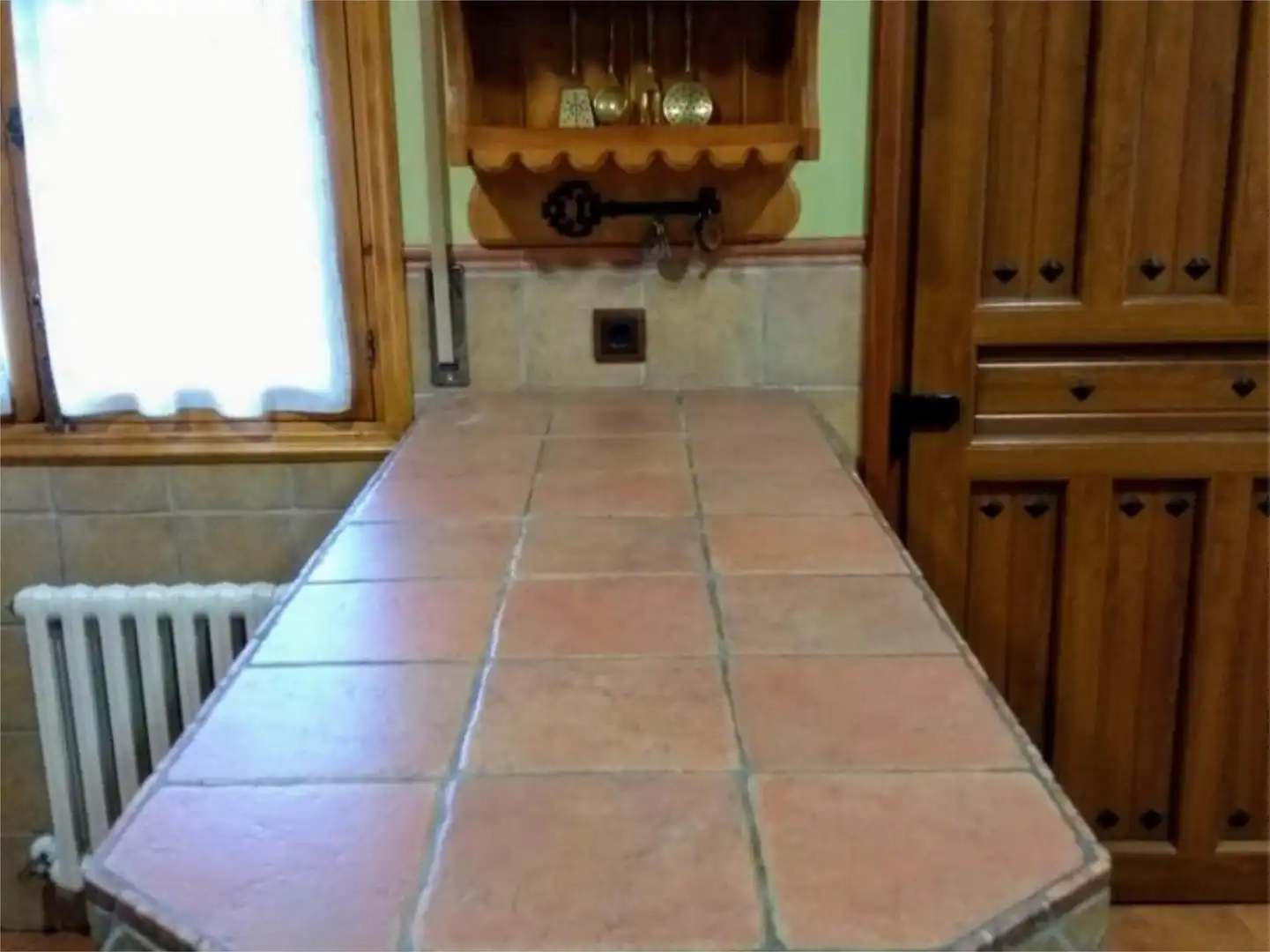 Cuina de Casa o xalet de lloguer en Navarredonda de Gredos amb Calefacció, Terrassa i Moblat