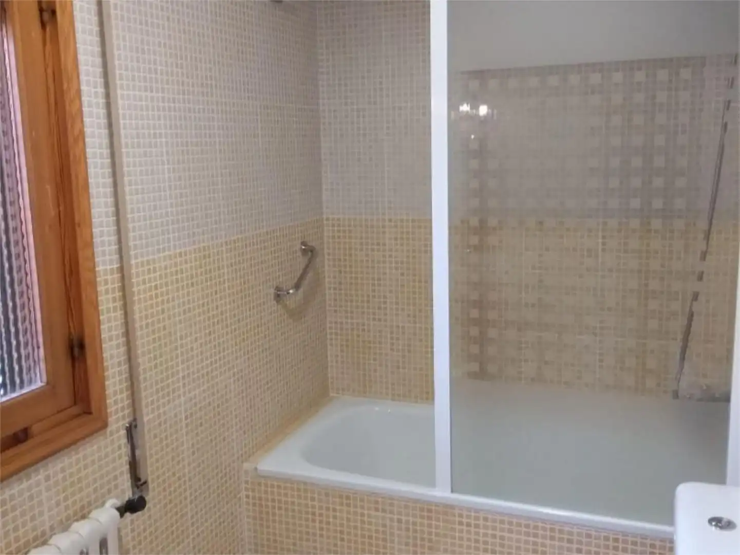 Bany de Casa o xalet de lloguer en Navarredonda de Gredos amb Calefacció, Terrassa i Moblat