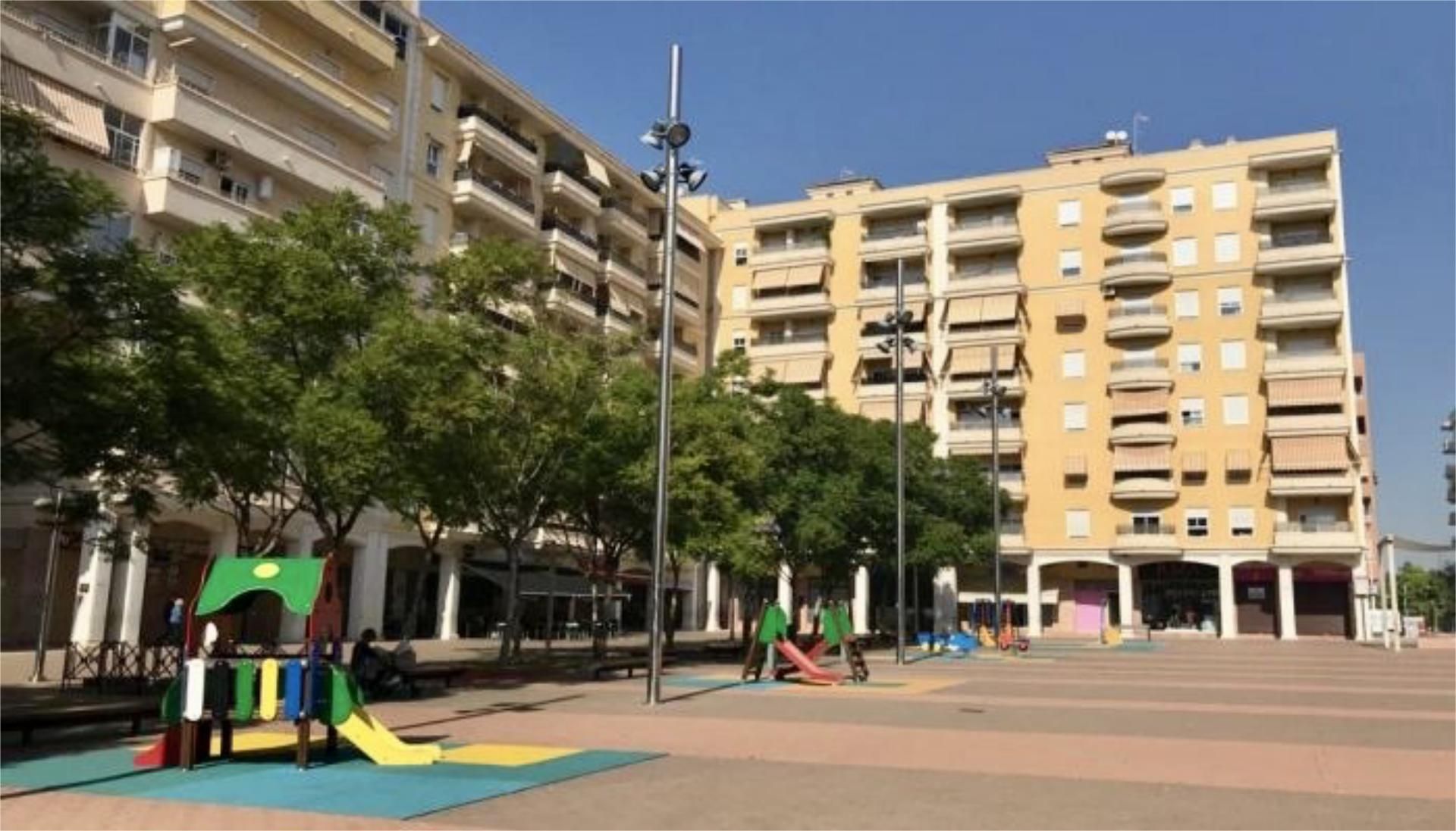 Vista exterior de Piso de alquiler en Elche / Elx con Jardín privado, Terraza y Amueblado