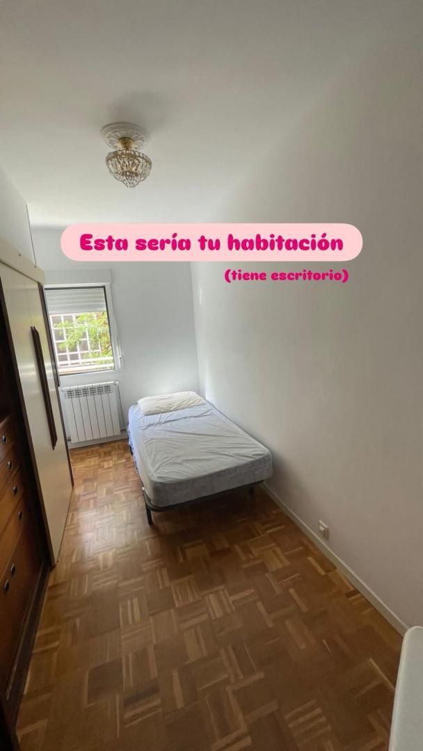 Bedroom of Flat to share in  Madrid Capital  with Heating, Parquet flooring and Furnished