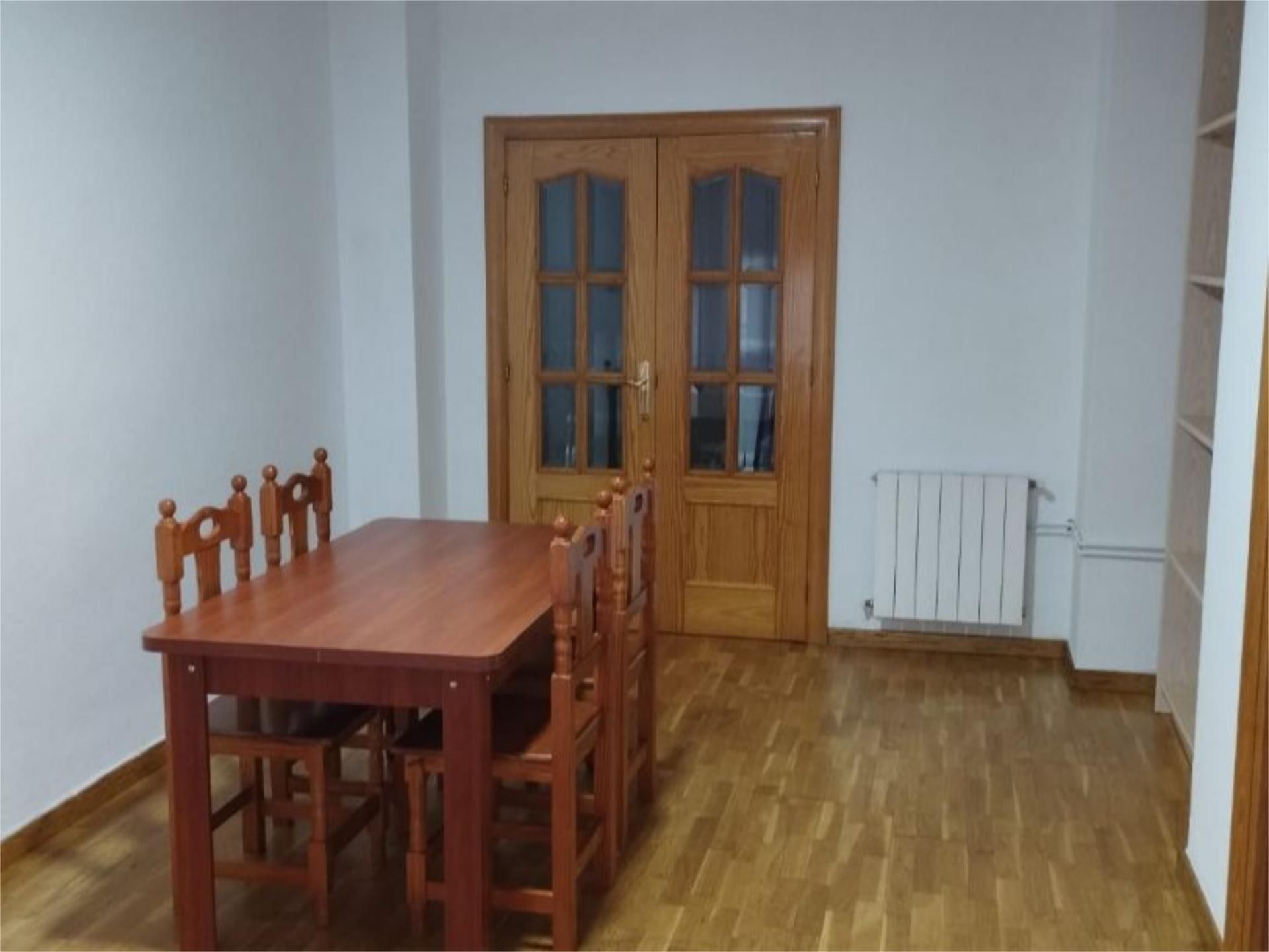 Piso de alquiler en Avenida Granada, 11, Belén - San Roque Comedor de Piso de alquiler en  Jaén Capital con Calefacción, Parquet y Amueblado