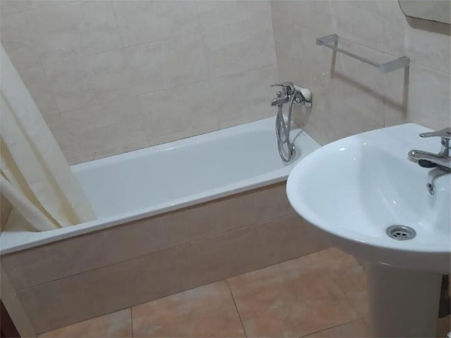 Flat for rent in Carrer Rosell, 20, Casco Histórico Bathroom of Flat for rent in Castellón de la Plana / Castelló de la Plana with Heating, Furnished and Balcony