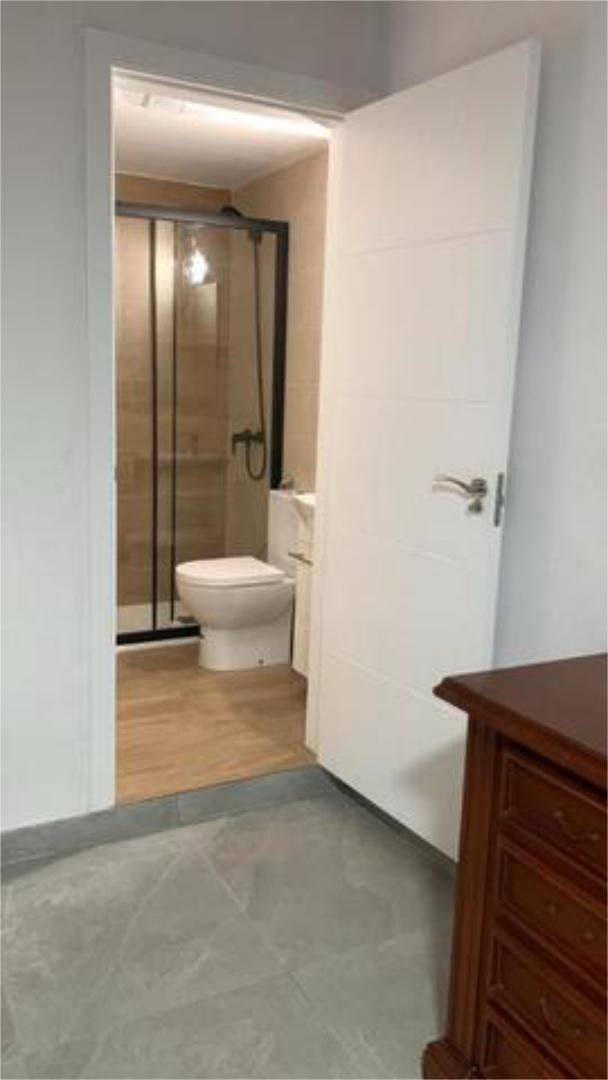 Bany de Apartament de lloguer en Benalmádena amb Terrassa i Piscina