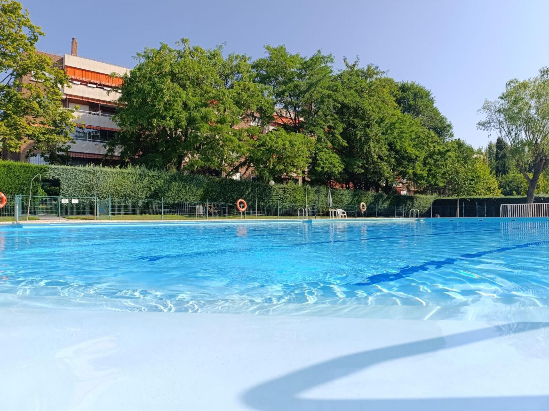 Swimming pool of Flat for sale in Pozuelo de Alarcón  with Air Conditioner, Heating and Private garden