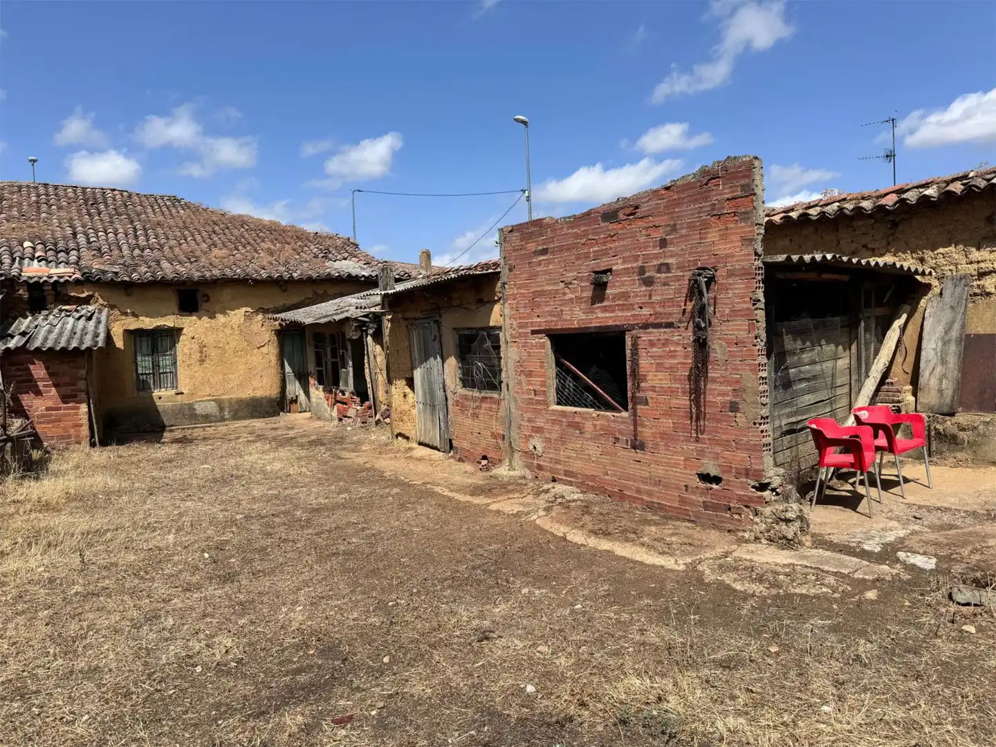 Finca rústica en venda a Calle la Era, 19, Bercianos del Real Camino Vista exterior de Finca rústica en venda en Bercianos del Real Camino amb Jardí privat